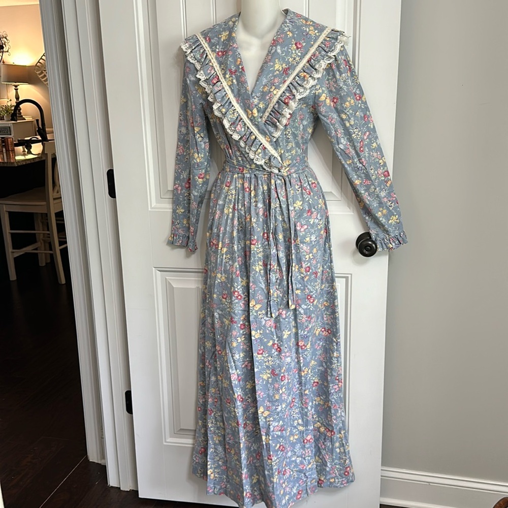 Vintage Cottagecore Ditsy 70’s Komar Prairie Maxi Wrap  ,Robe, Magnolia Pearl
